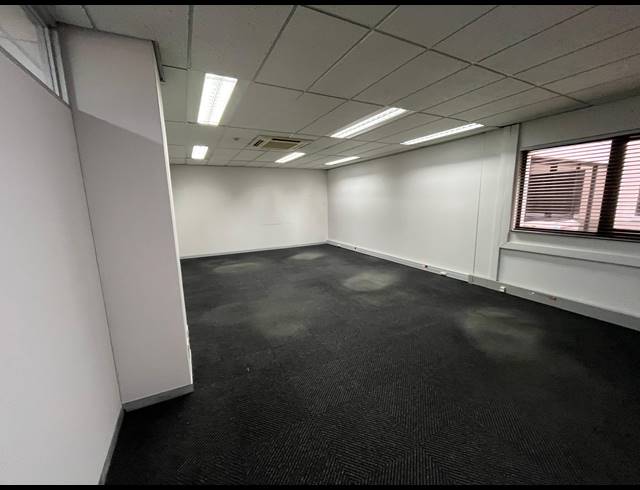 1,960M² OFFICE TO LET IN PINELANDS